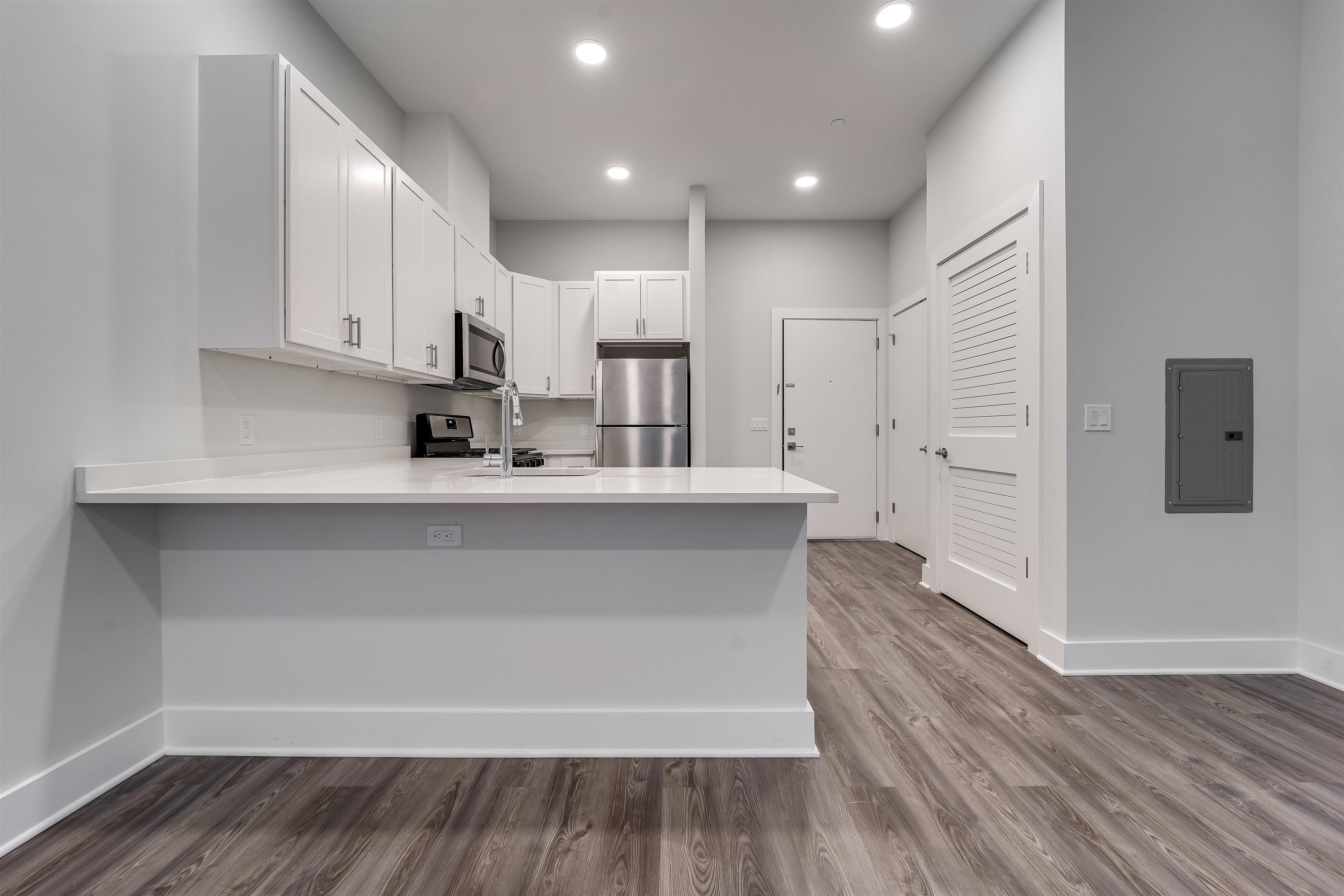 660 GRAND ST Unit: 412