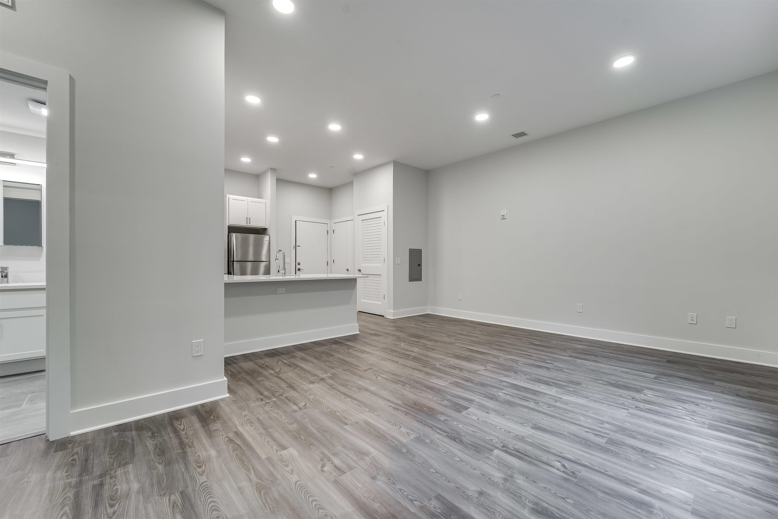 660 GRAND ST Unit: 412