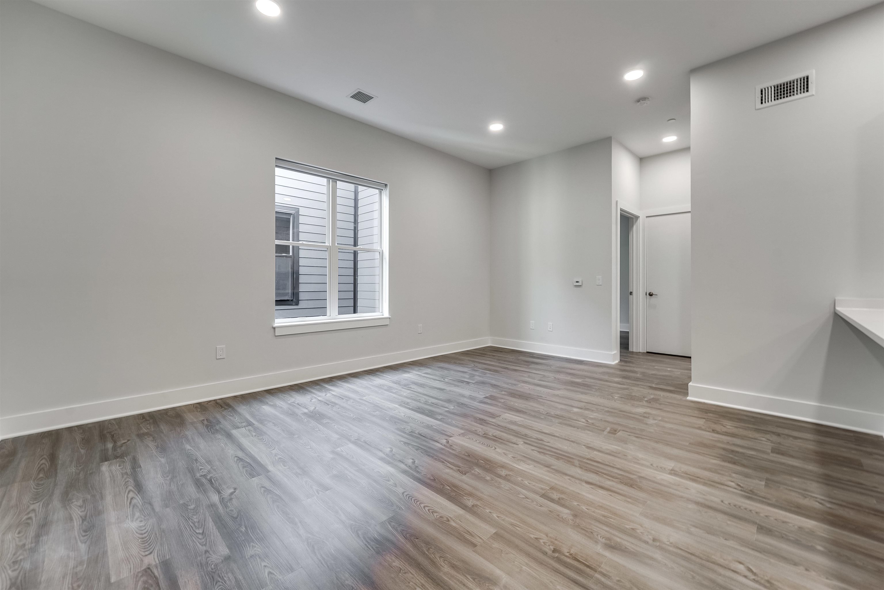 660 GRAND ST Unit: 412