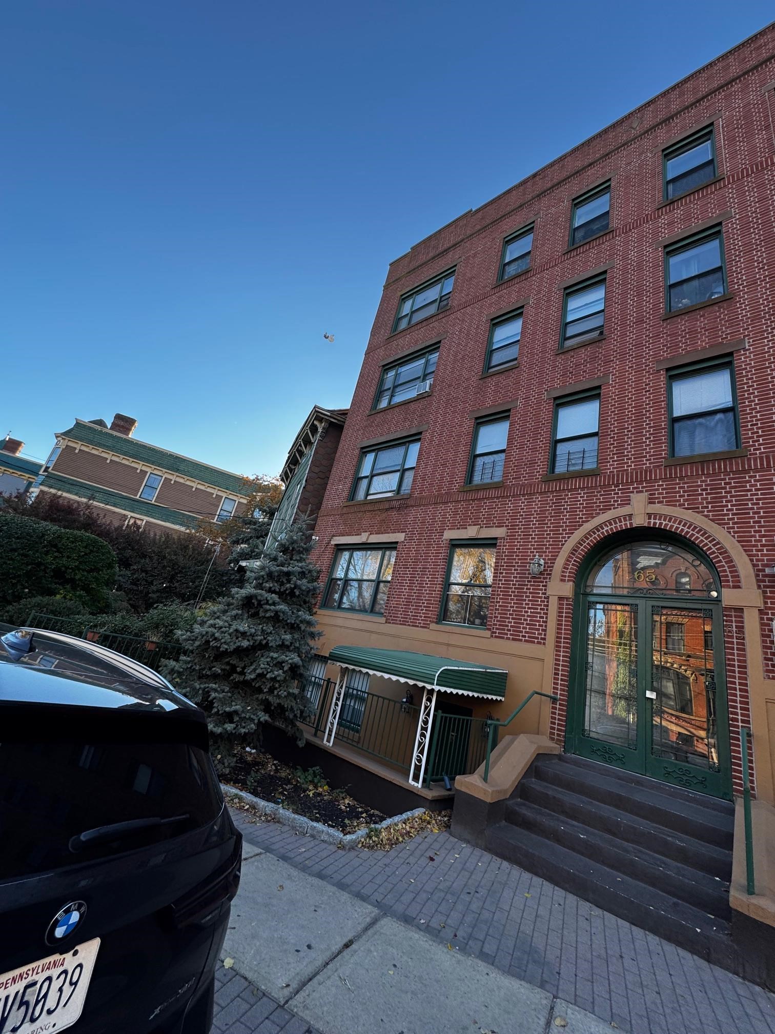 65 SUMMIT AVE Unit: 204