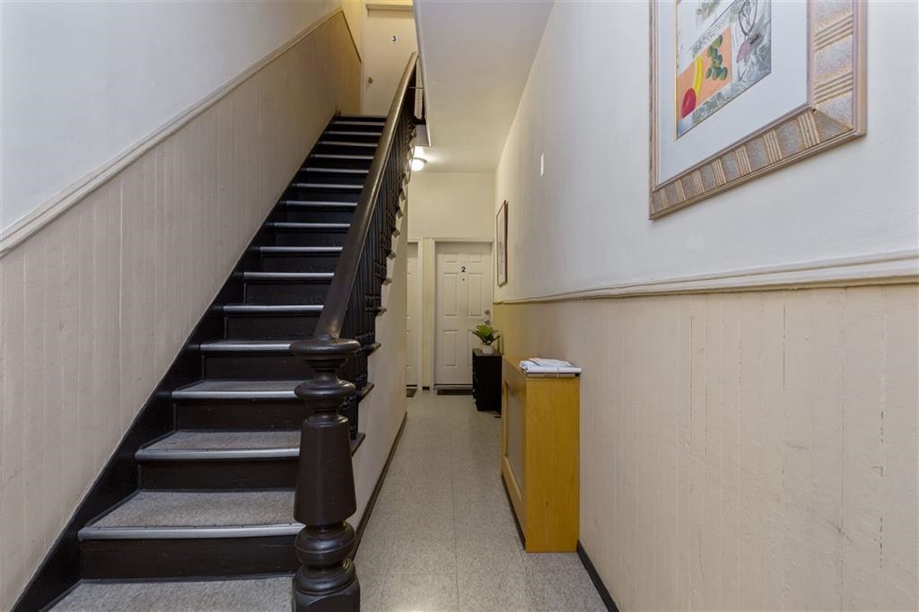 278 2ND ST Unit: 6 (3R)