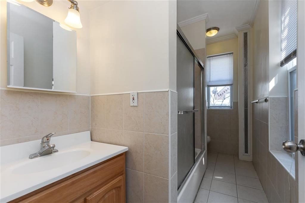 278 2ND ST Unit: 6 (3R)