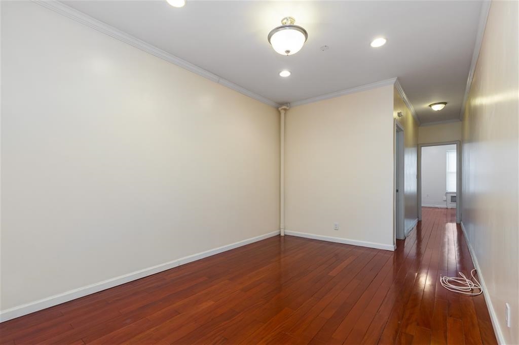 278 2ND ST Unit: 6 (3R)