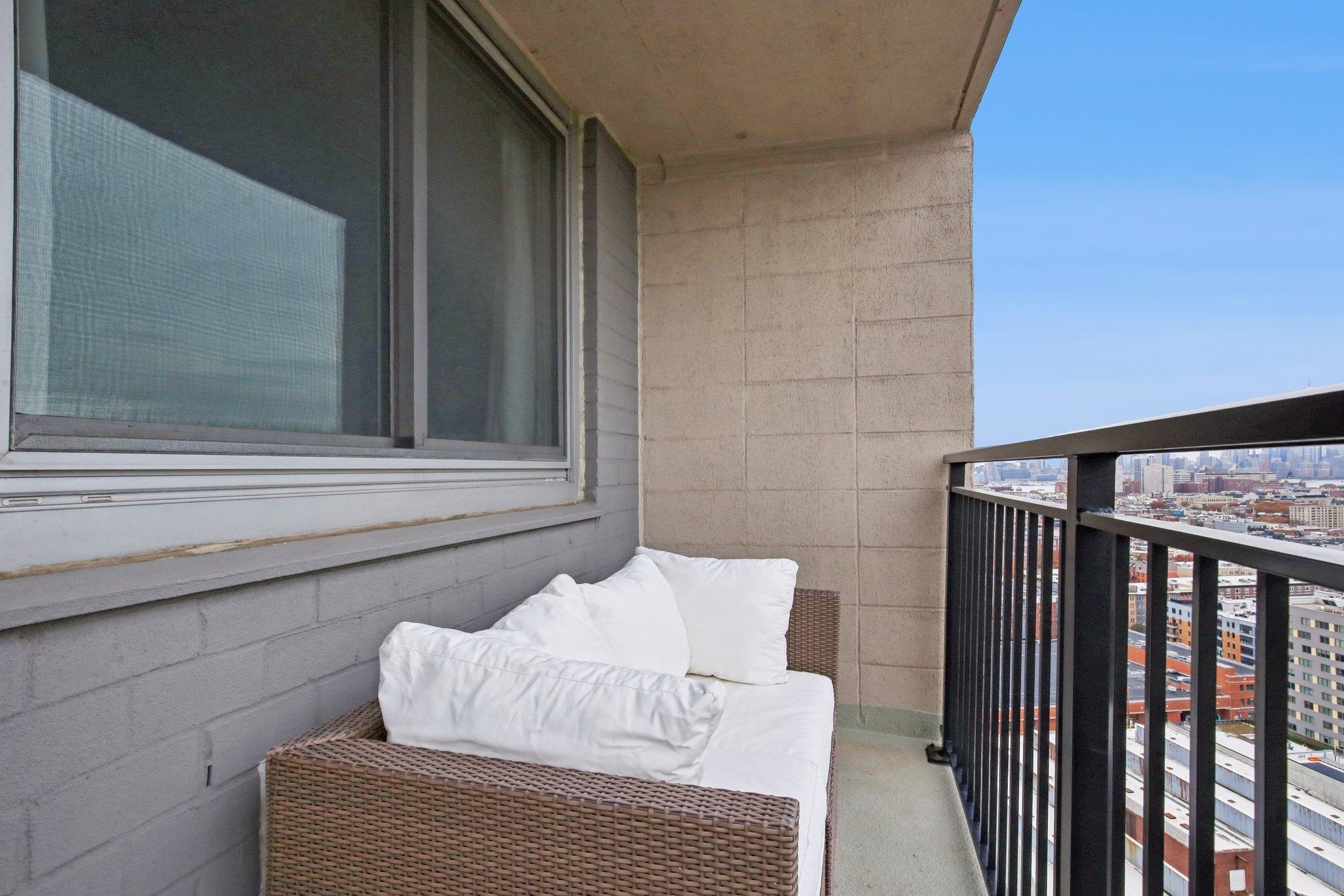 100 MANHATTAN AVE Unit: 1316