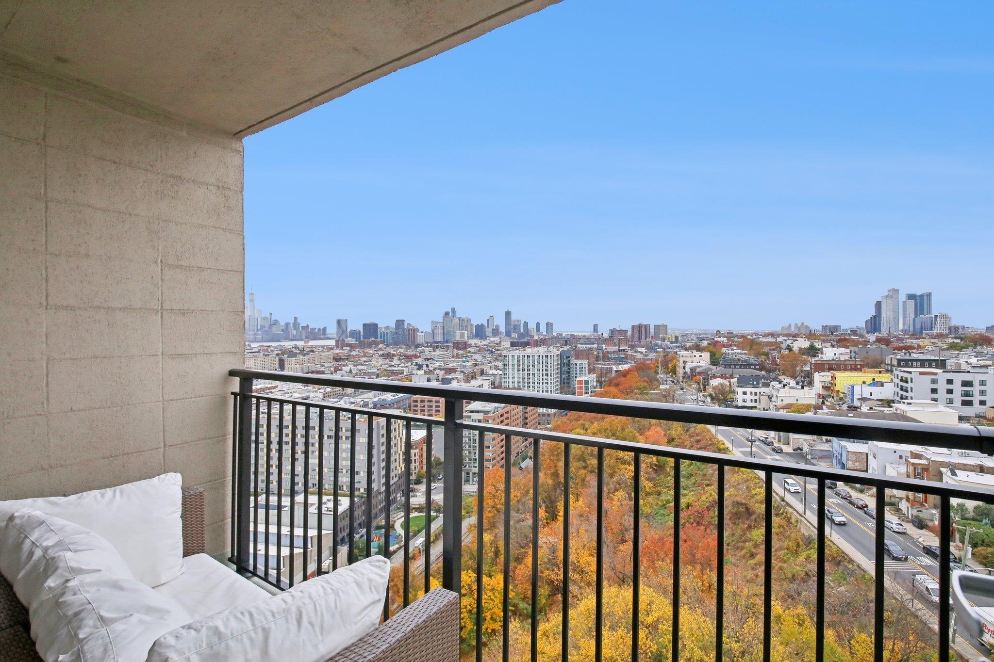 100 MANHATTAN AVE Unit: 1316