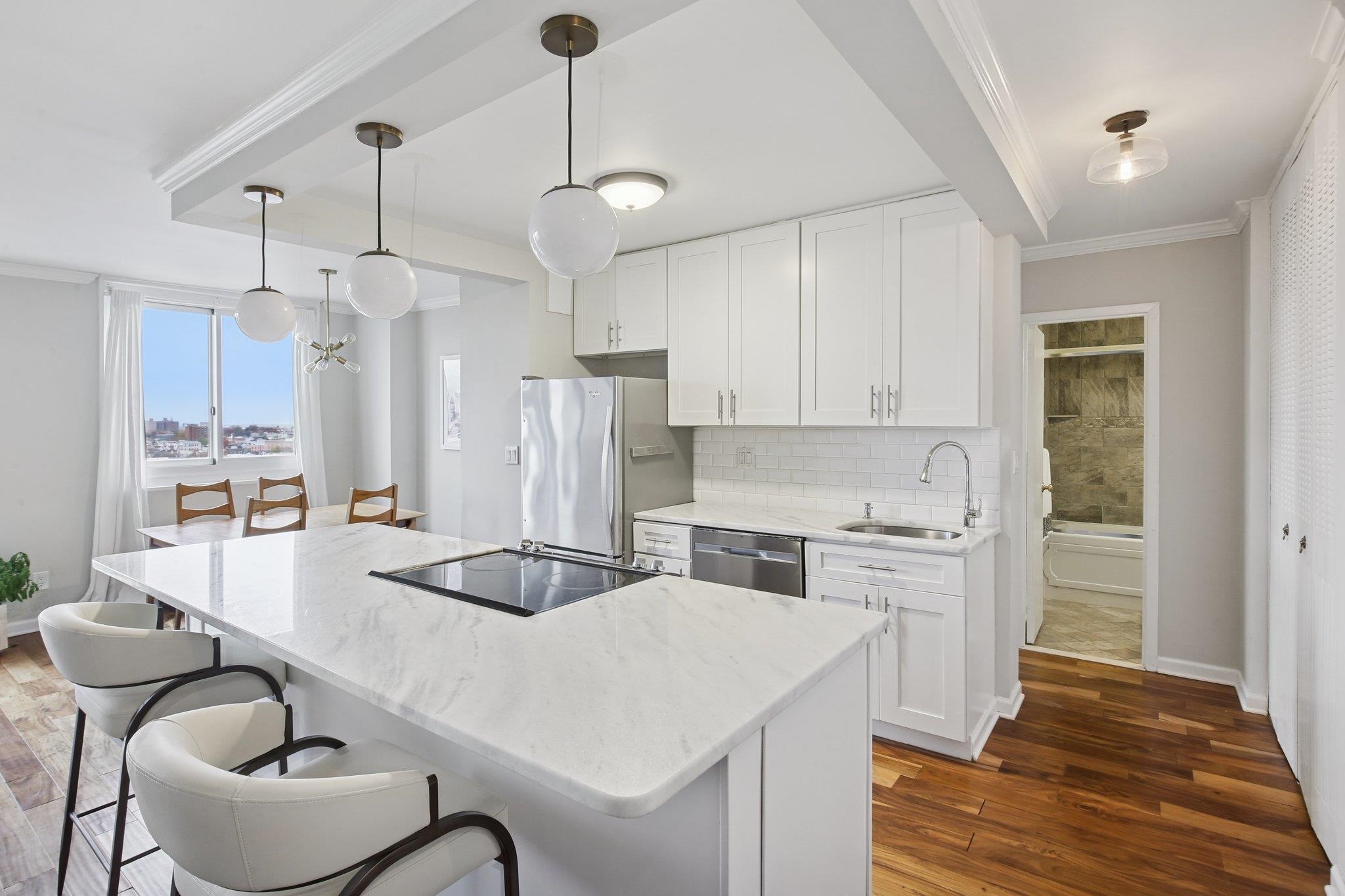 100 MANHATTAN AVE Unit: 1316