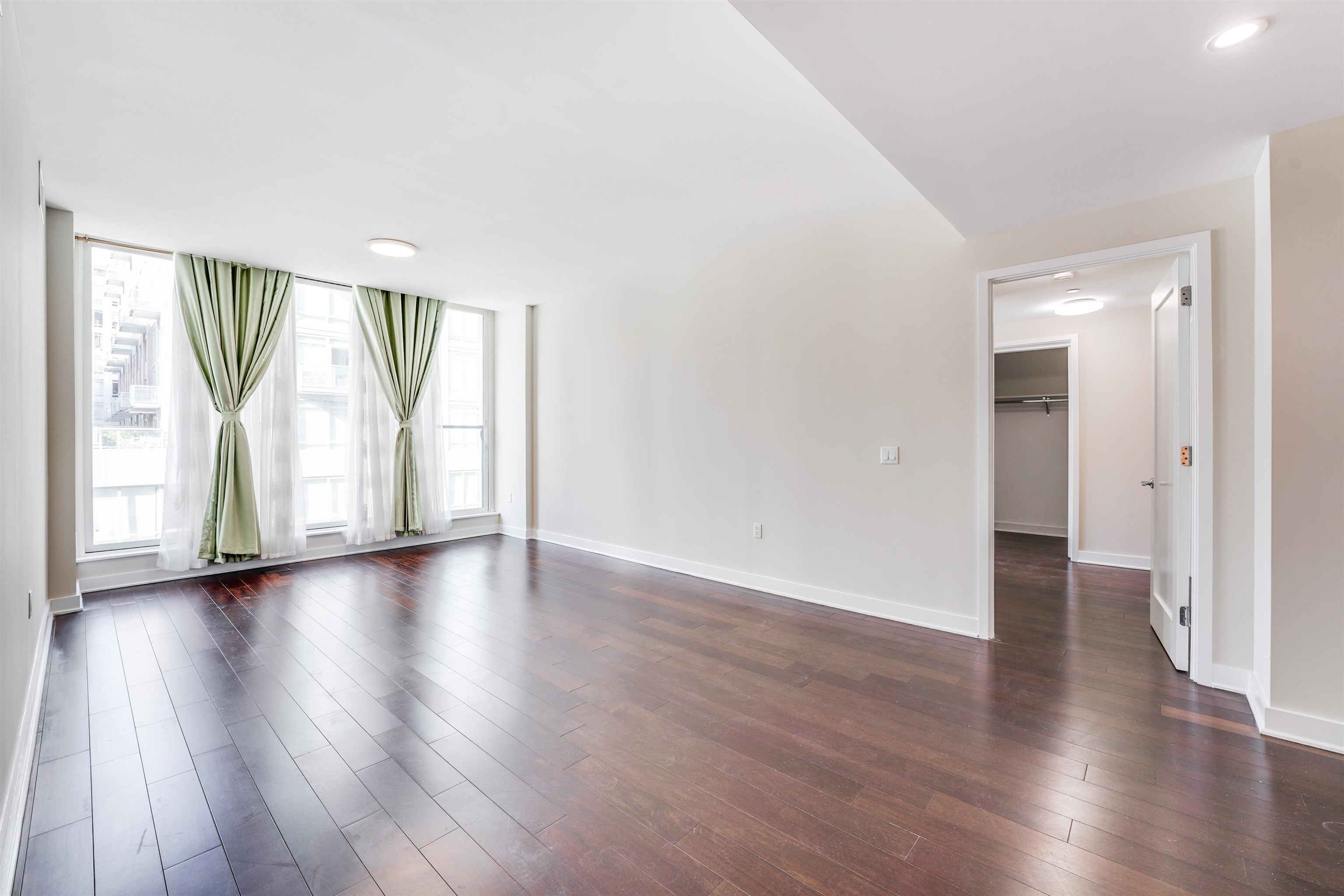 1200 AVENUE AT PORT IMPERIAL Unit: 421