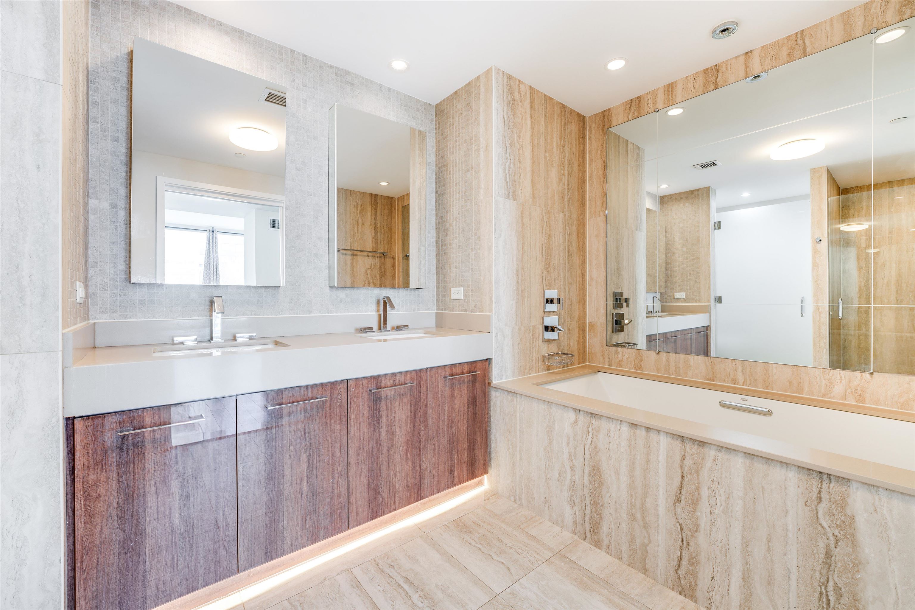 1200 AVENUE AT PORT IMPERIAL Unit: 421