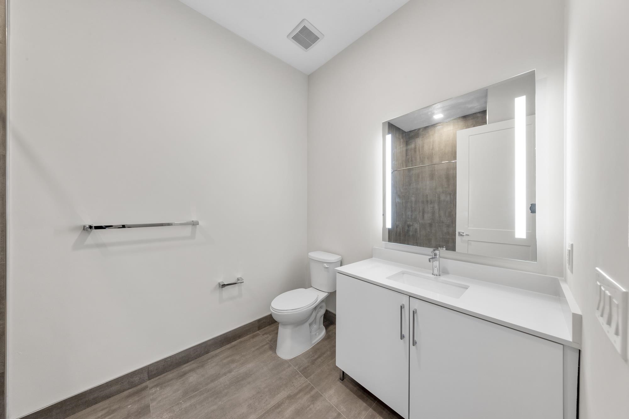 121 34TH ST Unit: 513