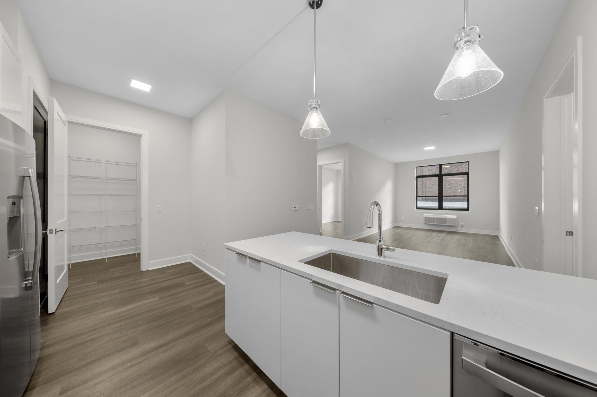 121 34TH ST Unit: 513