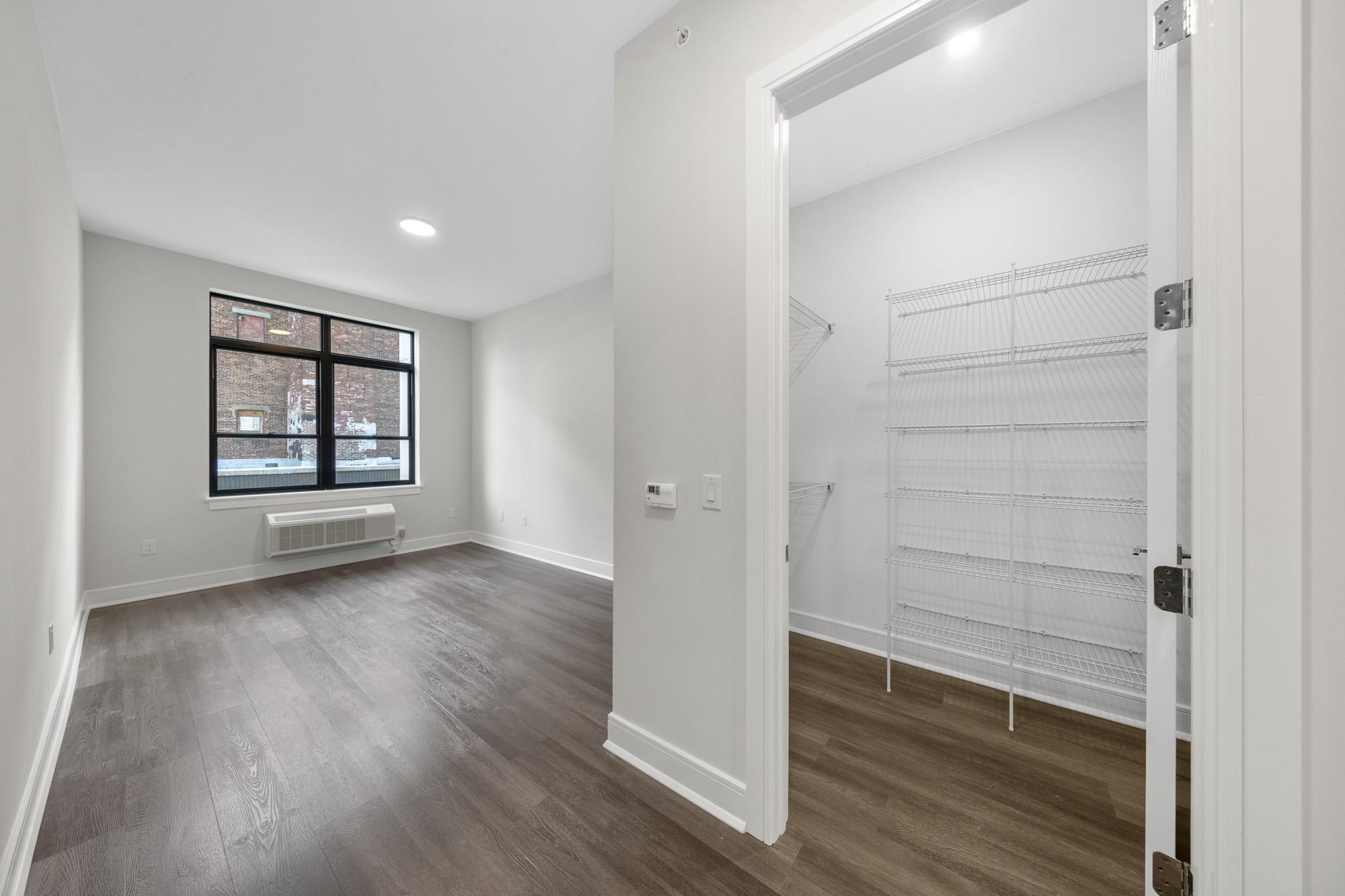 121 34TH ST Unit: 513