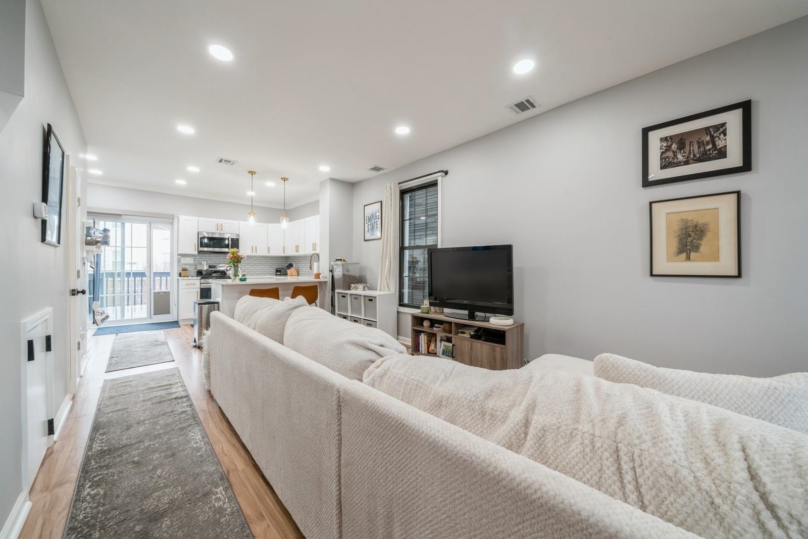 318 2ND ST Unit: 2