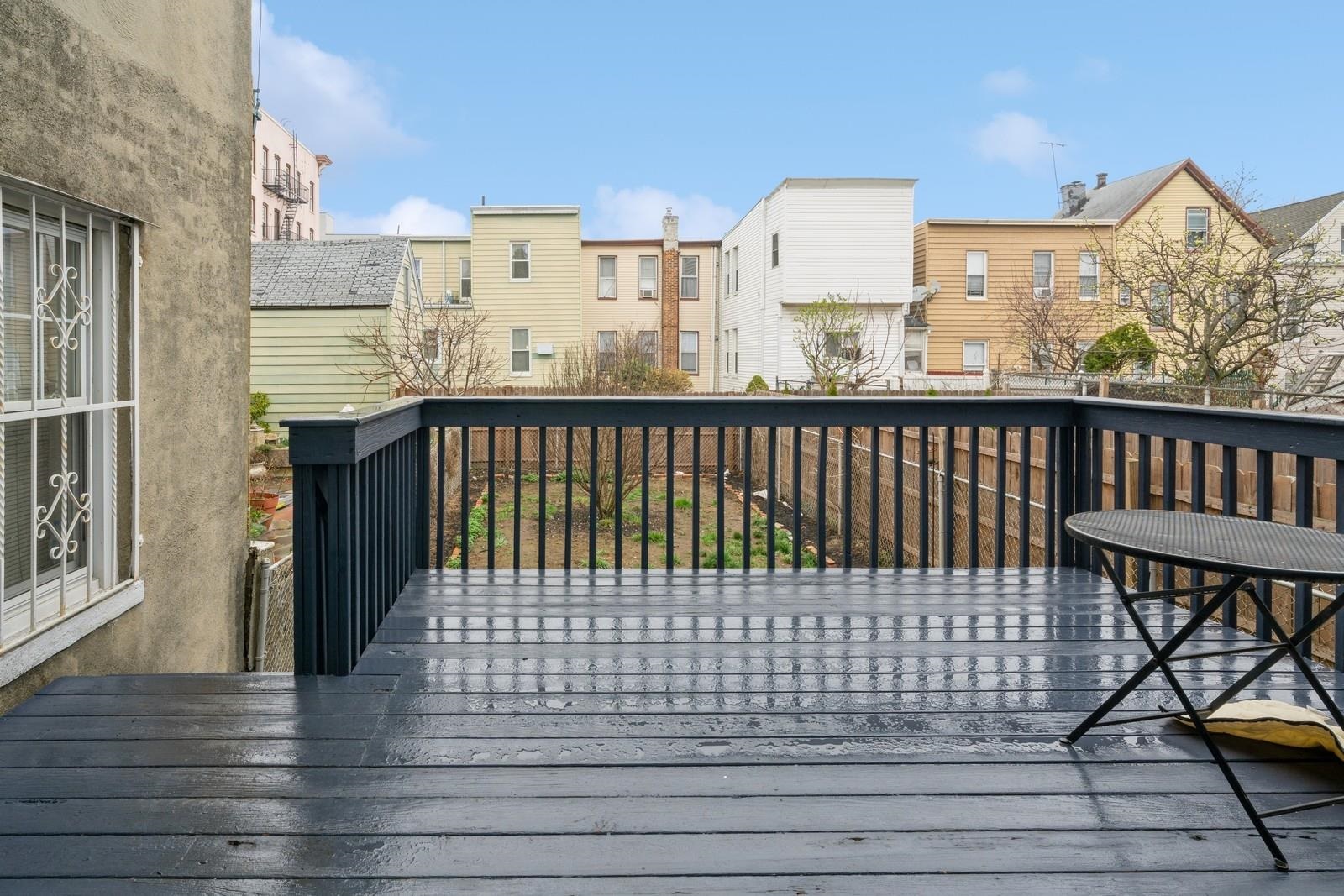 318 2ND ST Unit: 2