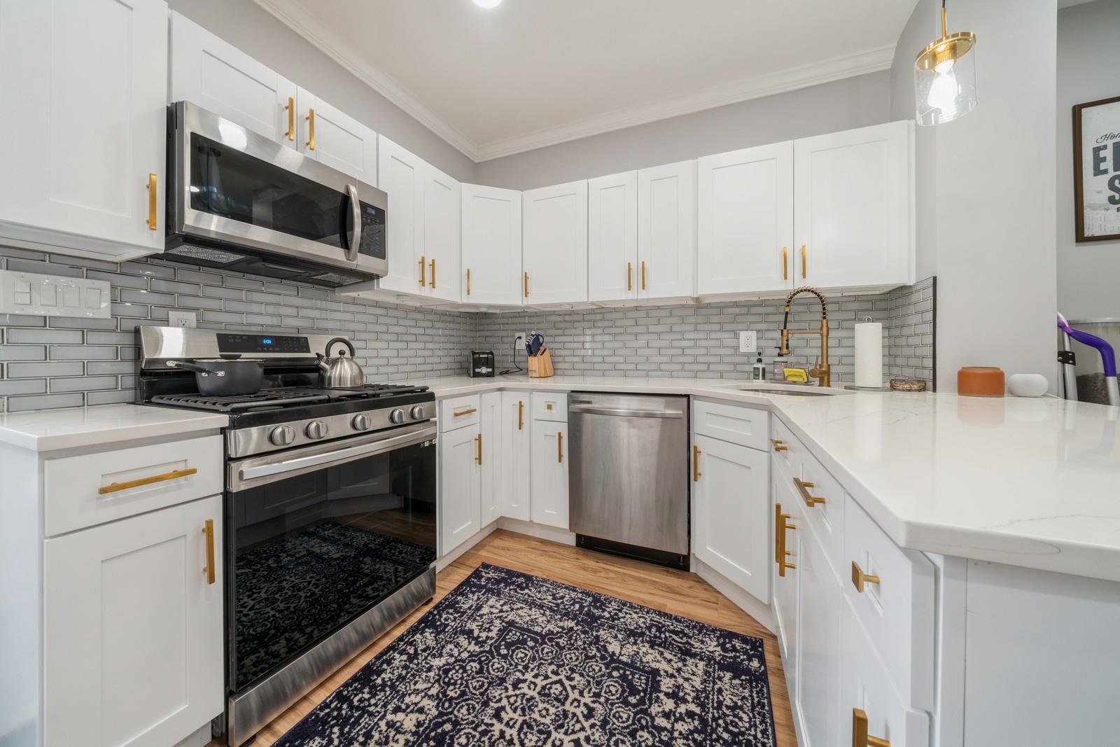 318 2ND ST Unit: 2
