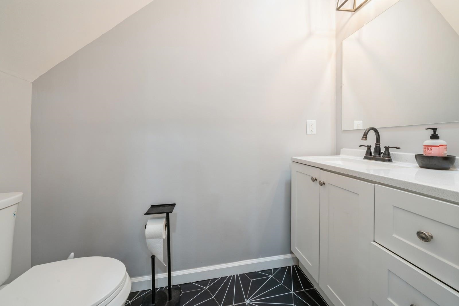 318 2ND ST Unit: 2