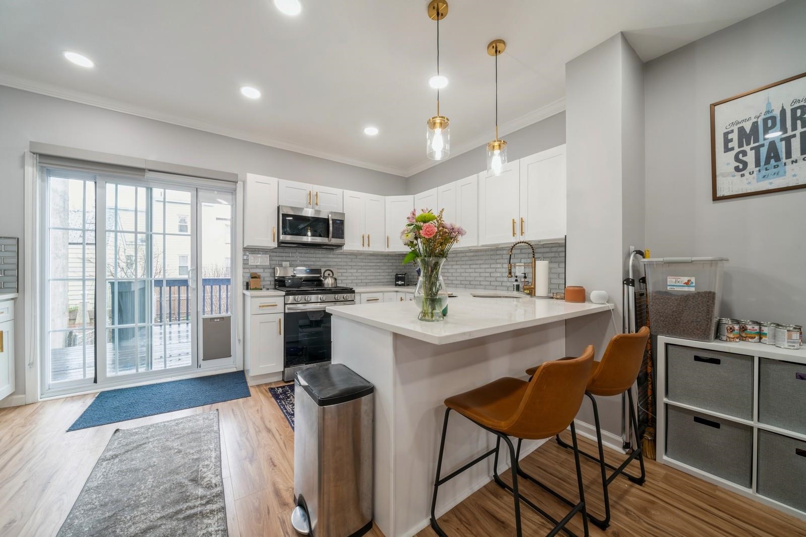 318 2ND ST Unit: 2