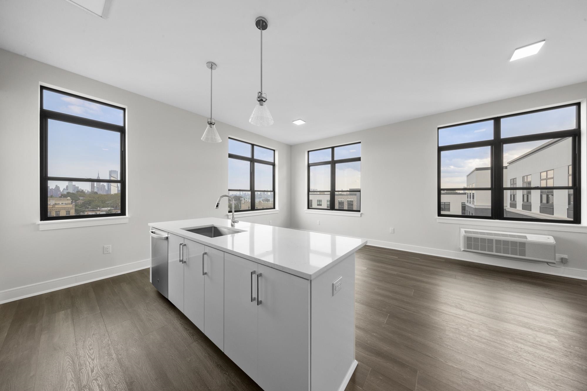 121 34TH ST Unit: 405