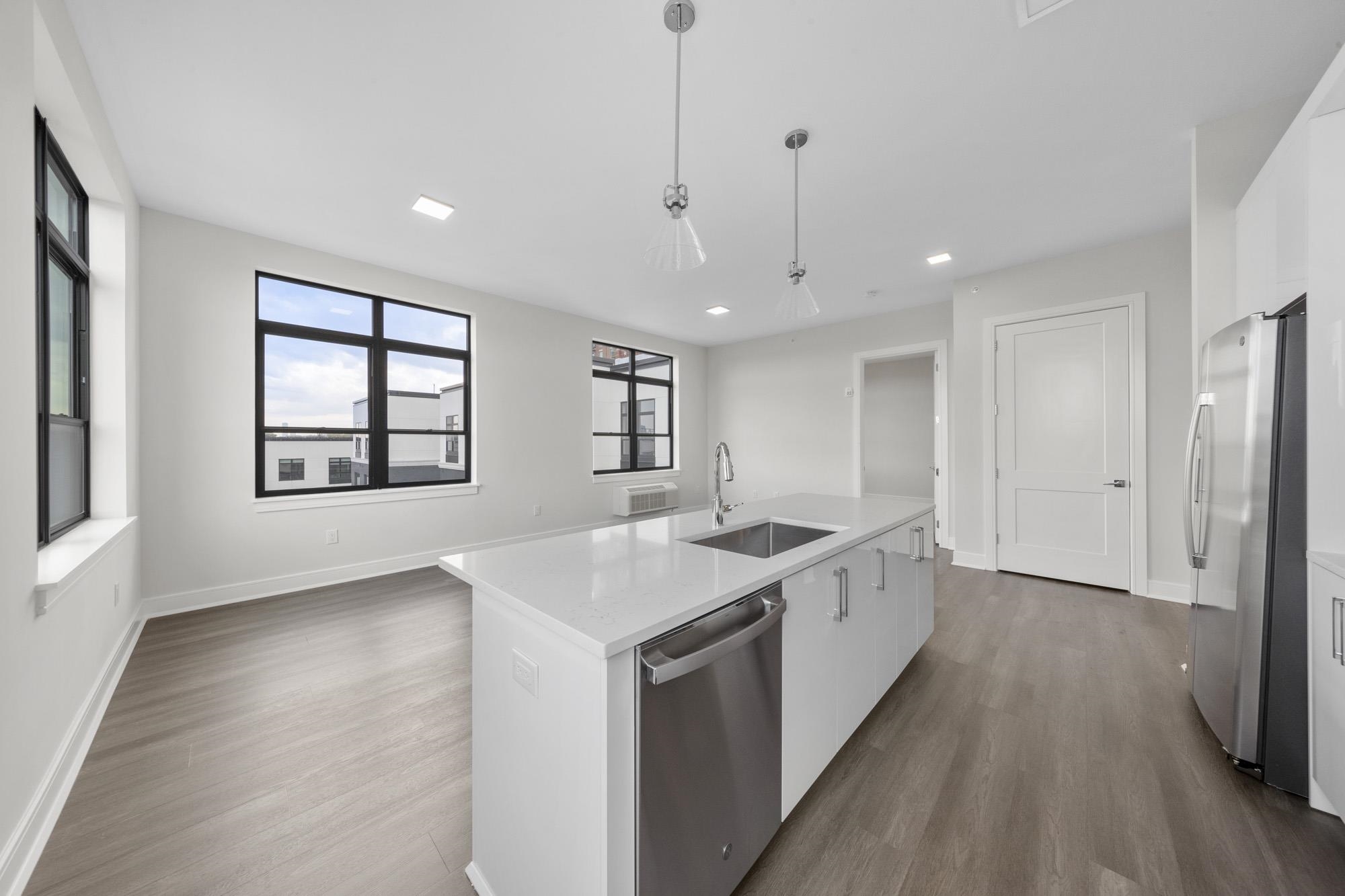 121 34TH ST Unit: 405