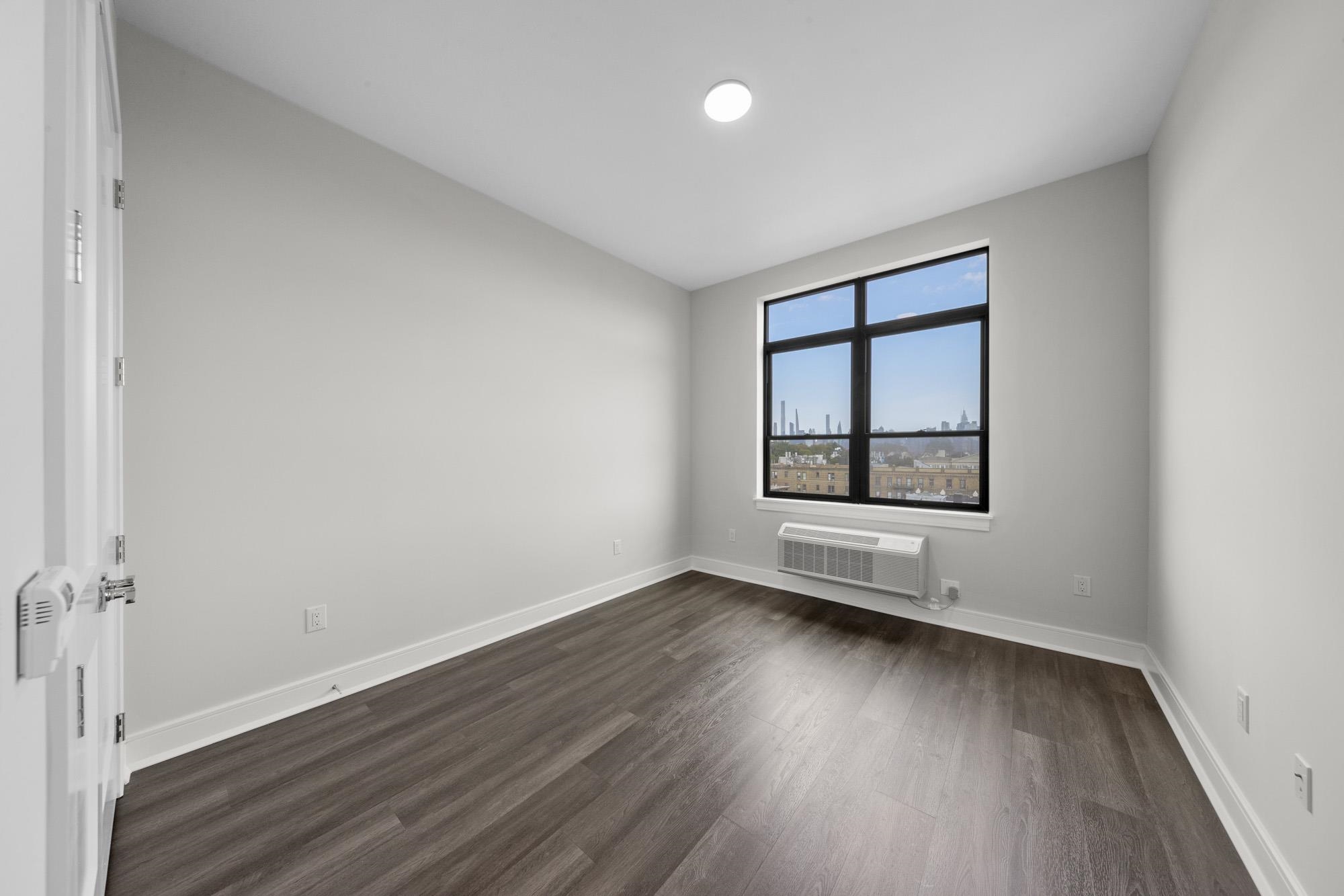 121 34TH ST Unit: 405