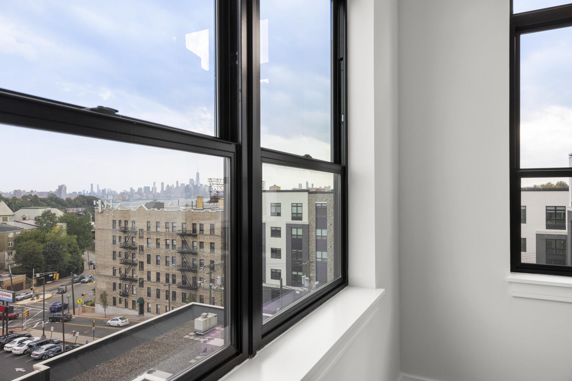 121 34TH ST Unit: 405