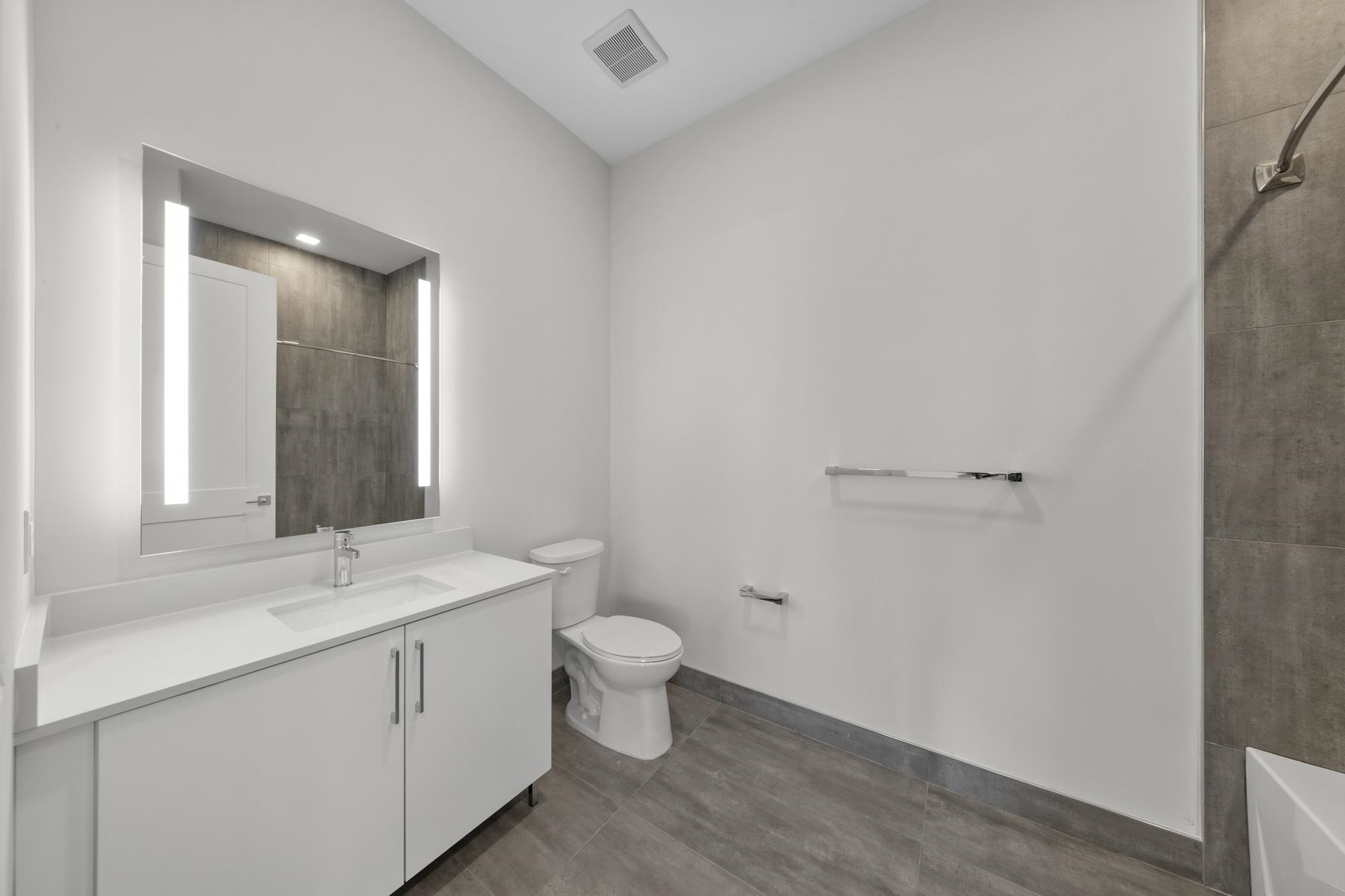 121 34TH ST Unit: 405