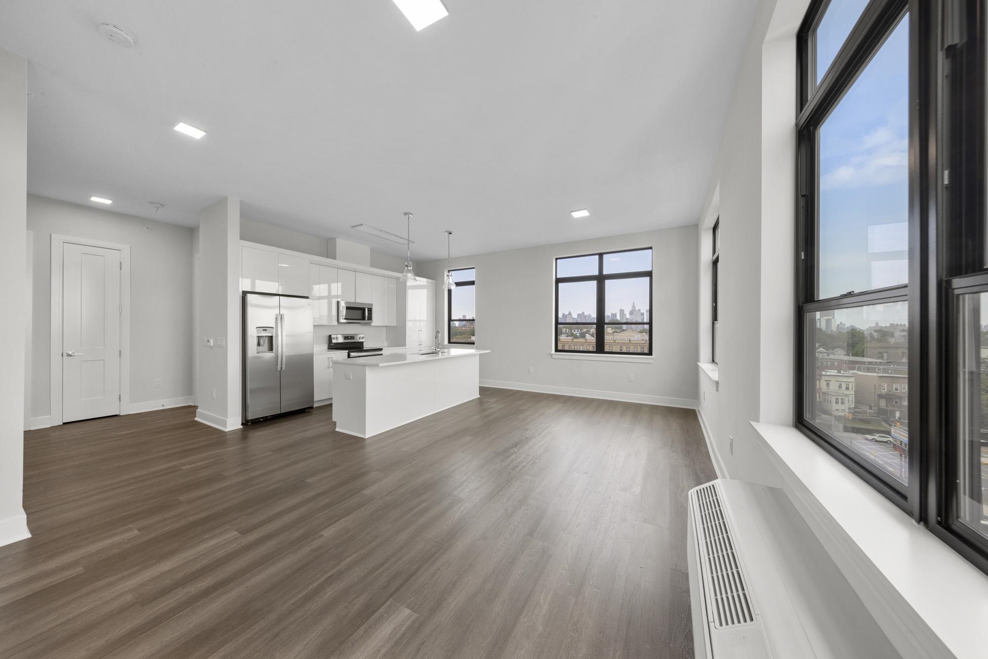 121 34TH ST Unit: 405