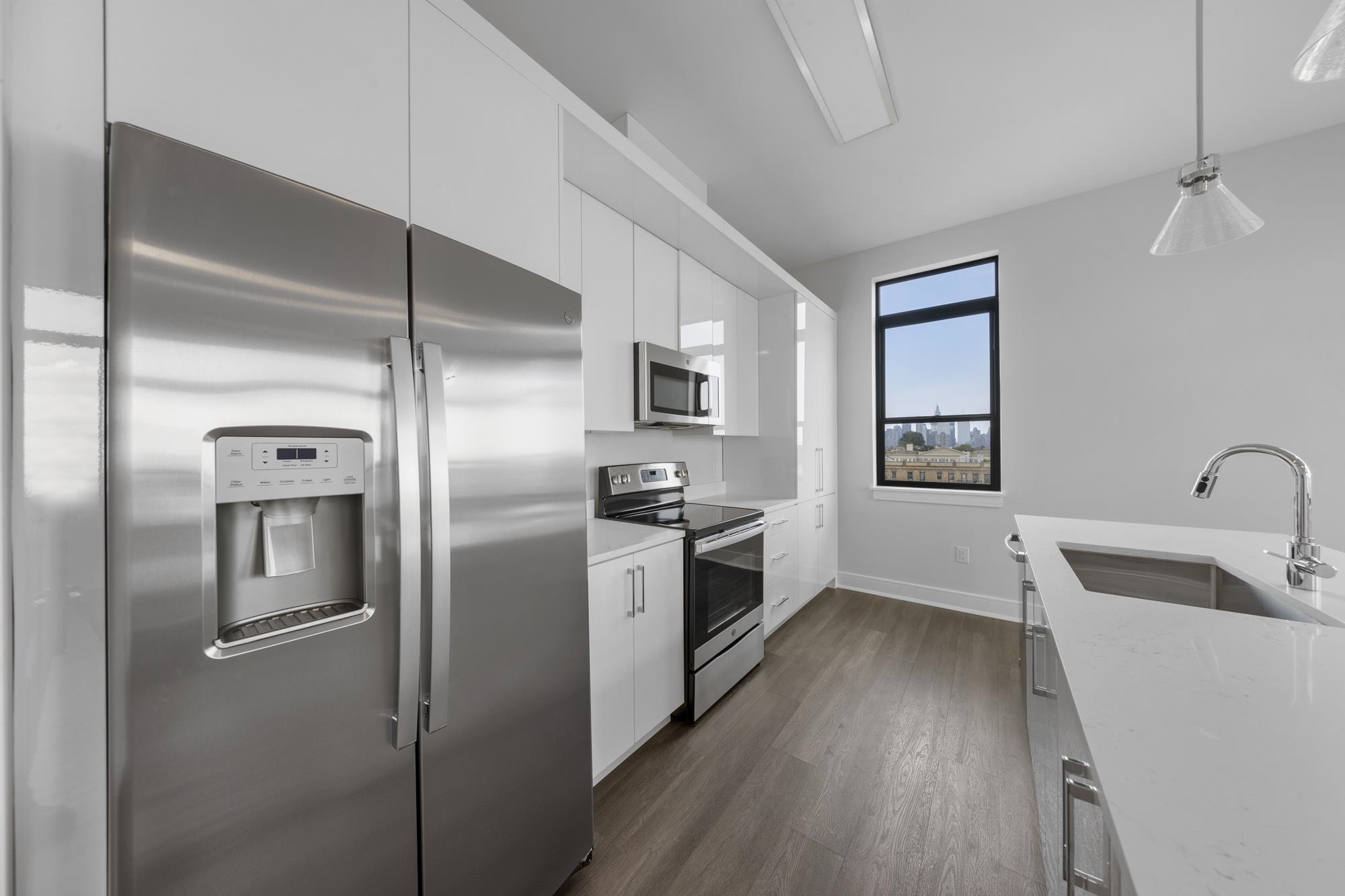 121 34TH ST Unit: 405