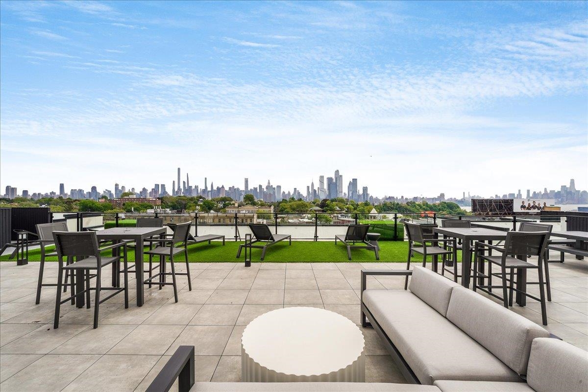 121 34TH ST Unit: 405