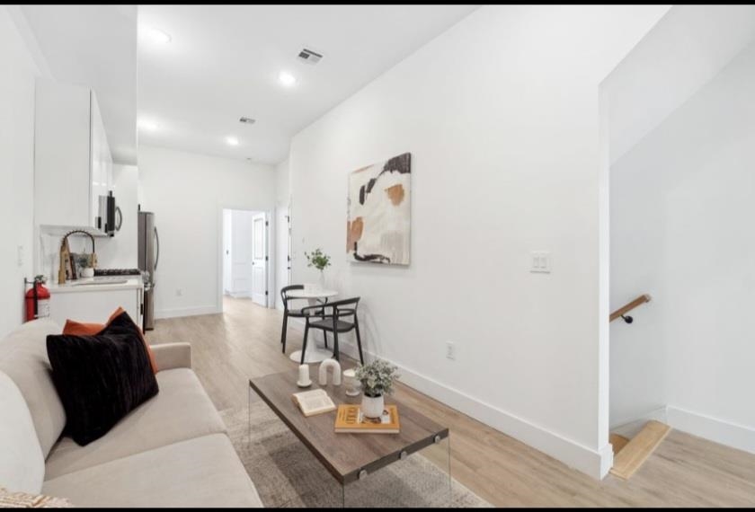 234 WEBSTER AVE Unit: 1R
