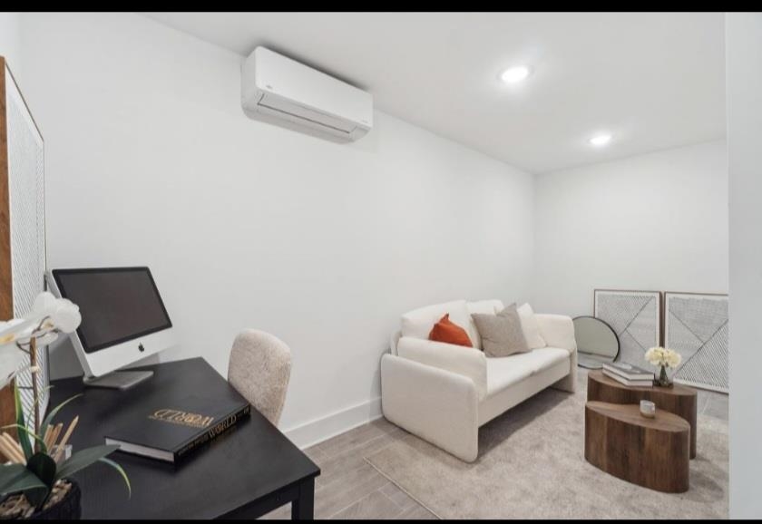 234 WEBSTER AVE Unit: 1R