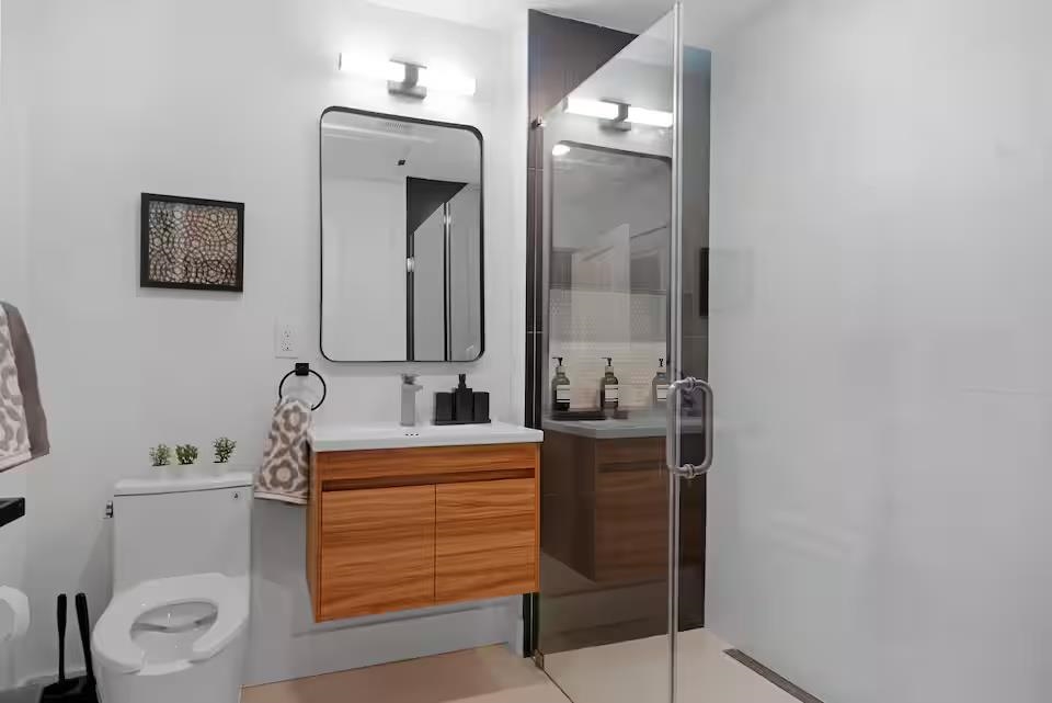 234 WEBSTER AVE Unit: 1R