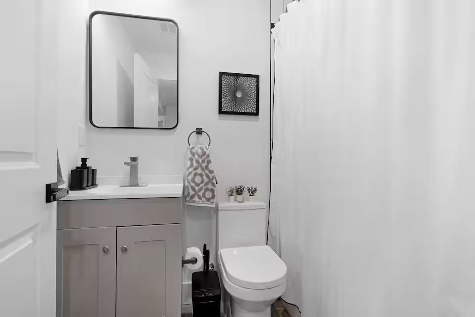 234 WEBSTER AVE Unit: 1R