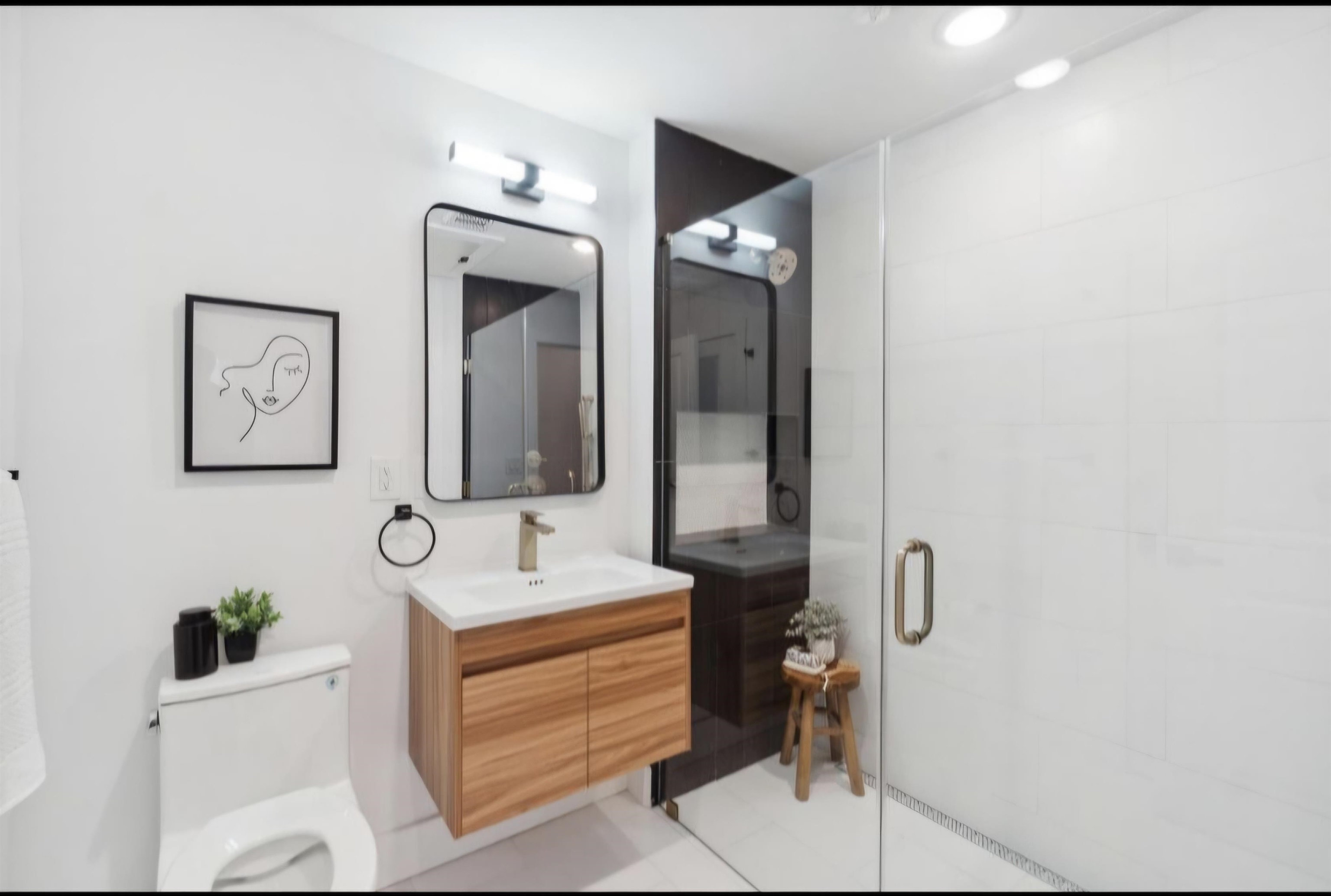 234 WEBSTER AVE Unit: 1R