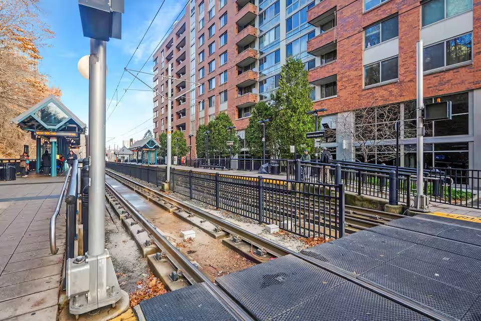 234 WEBSTER AVE Unit: 1R