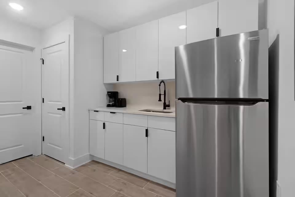 234 WEBSTER AVE Unit: 1R