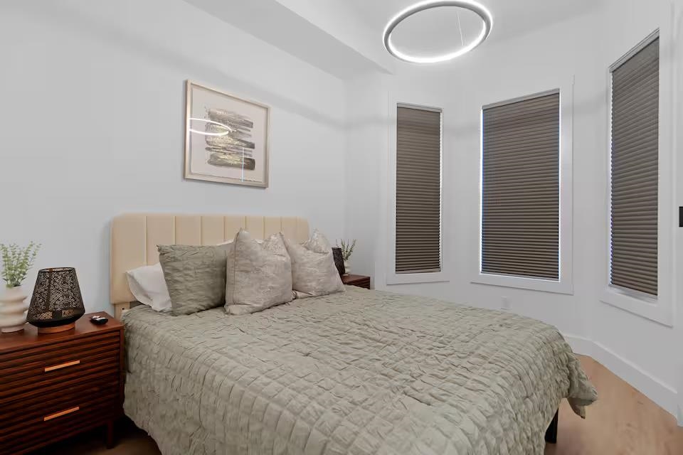 234 WEBSTER AVE Unit: 1R