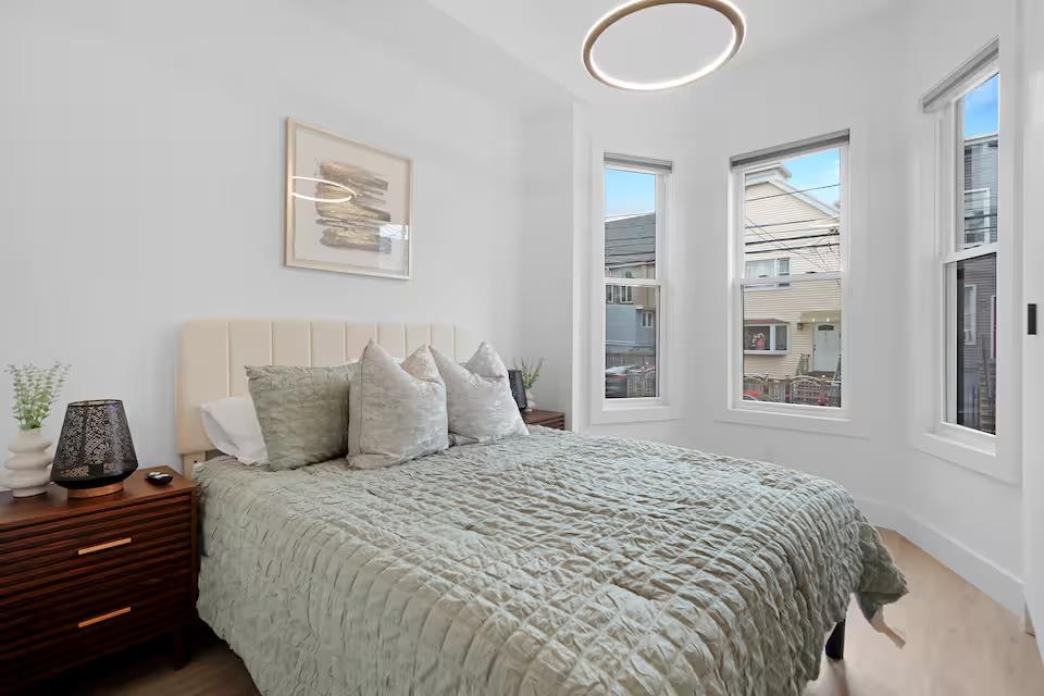 234 WEBSTER AVE Unit: 1R