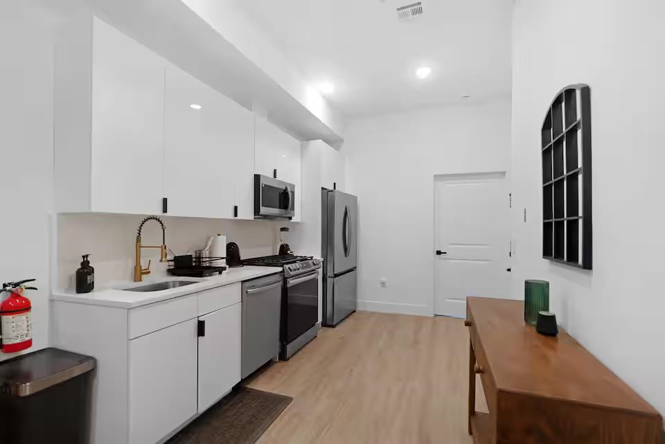 234 WEBSTER AVE Unit: 1R