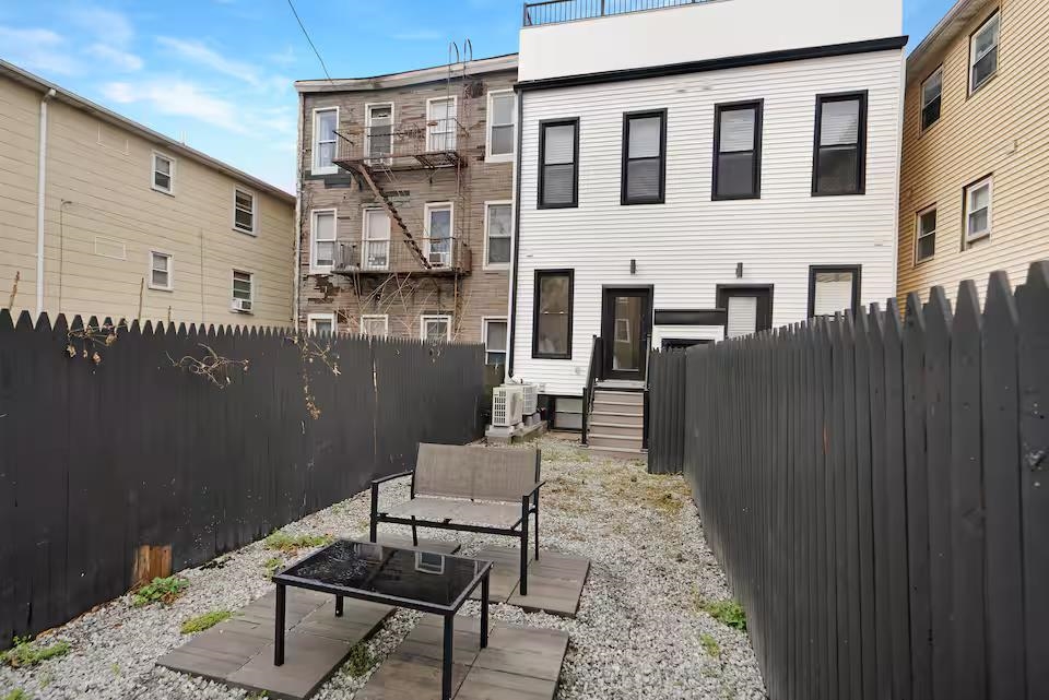 234 WEBSTER AVE Unit: 1R