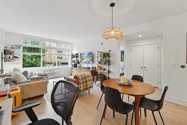 1400 HUDSON ST Unit: 220