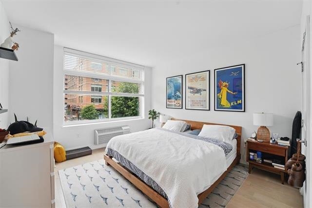 1400 HUDSON ST Unit: 220