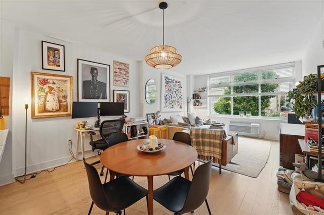 1400 HUDSON ST Unit: 220