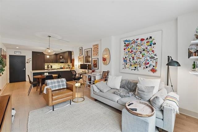 1400 HUDSON ST Unit: 220