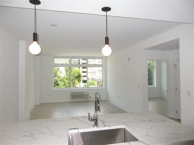 1400 HUDSON ST Unit: 220