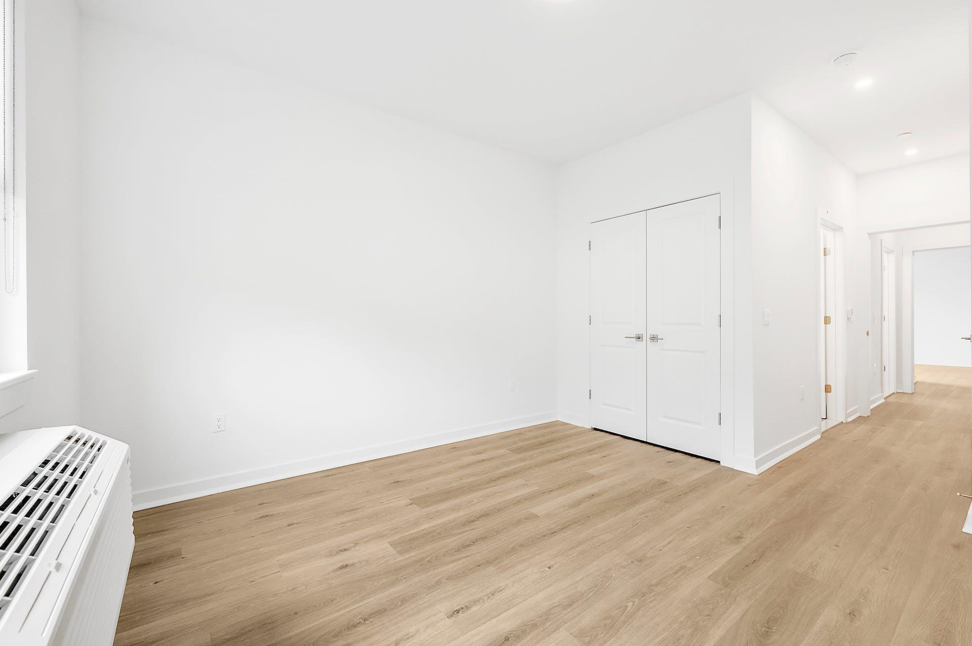 74 CLARENDON PL Unit: 202
