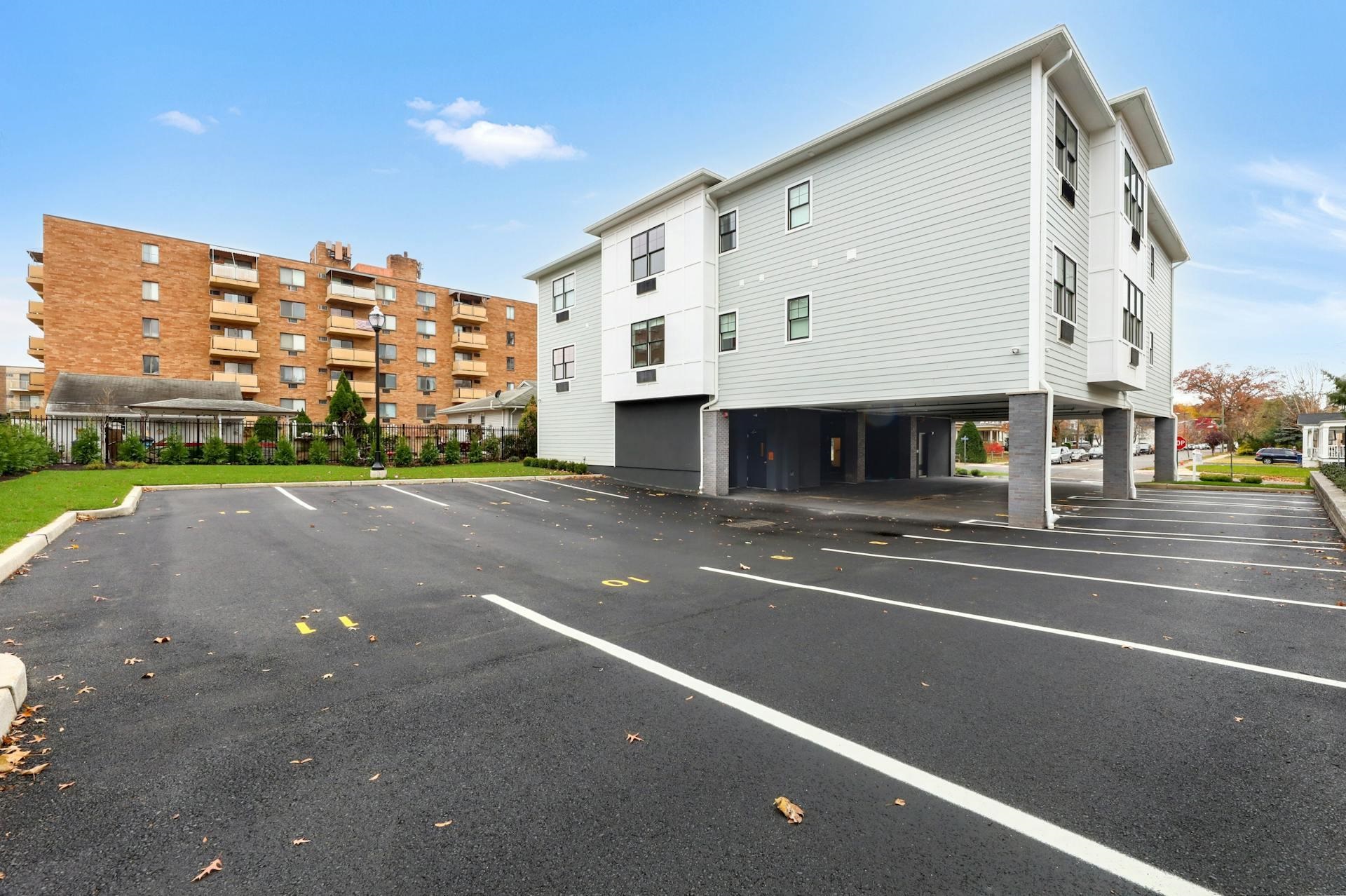 74 CLARENDON PL Unit: 203