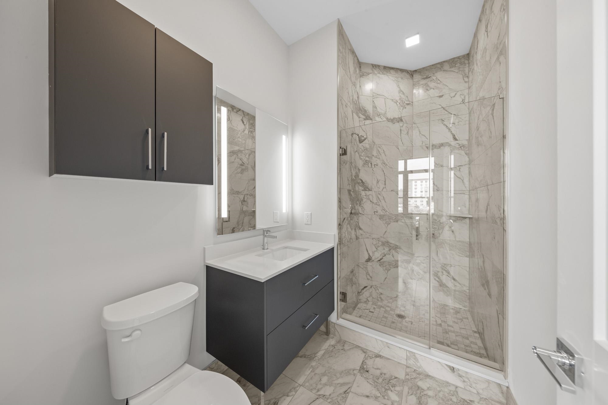 121 34TH ST Unit: 303