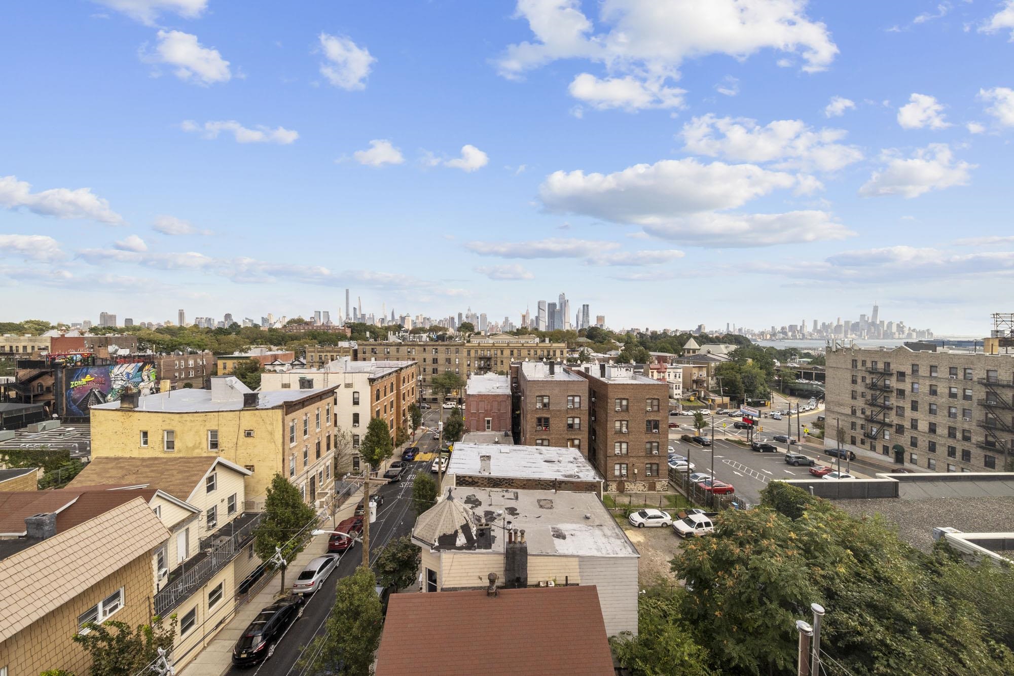 121 34TH ST Unit: 303