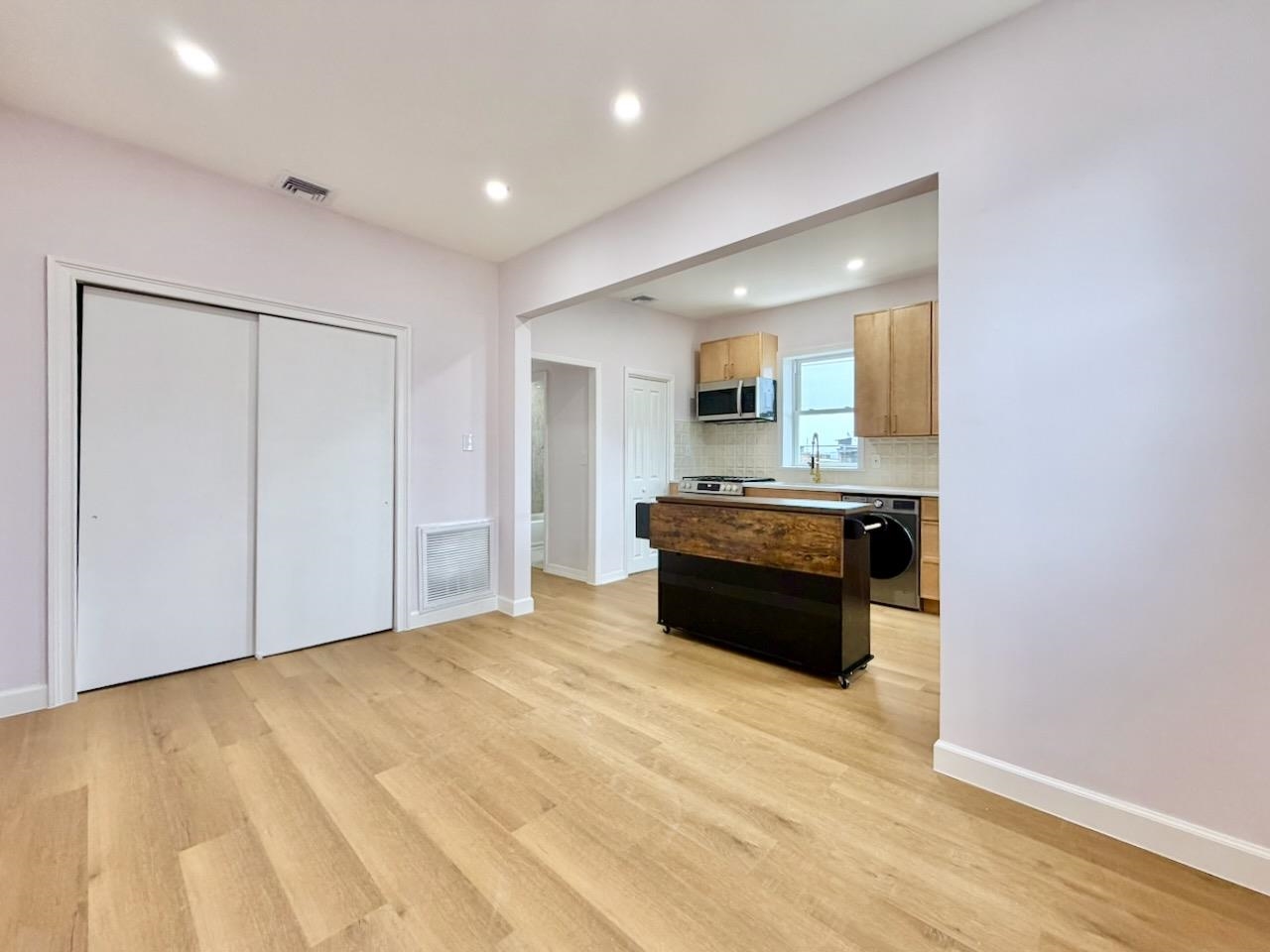 130 BEACH ST Unit: 2