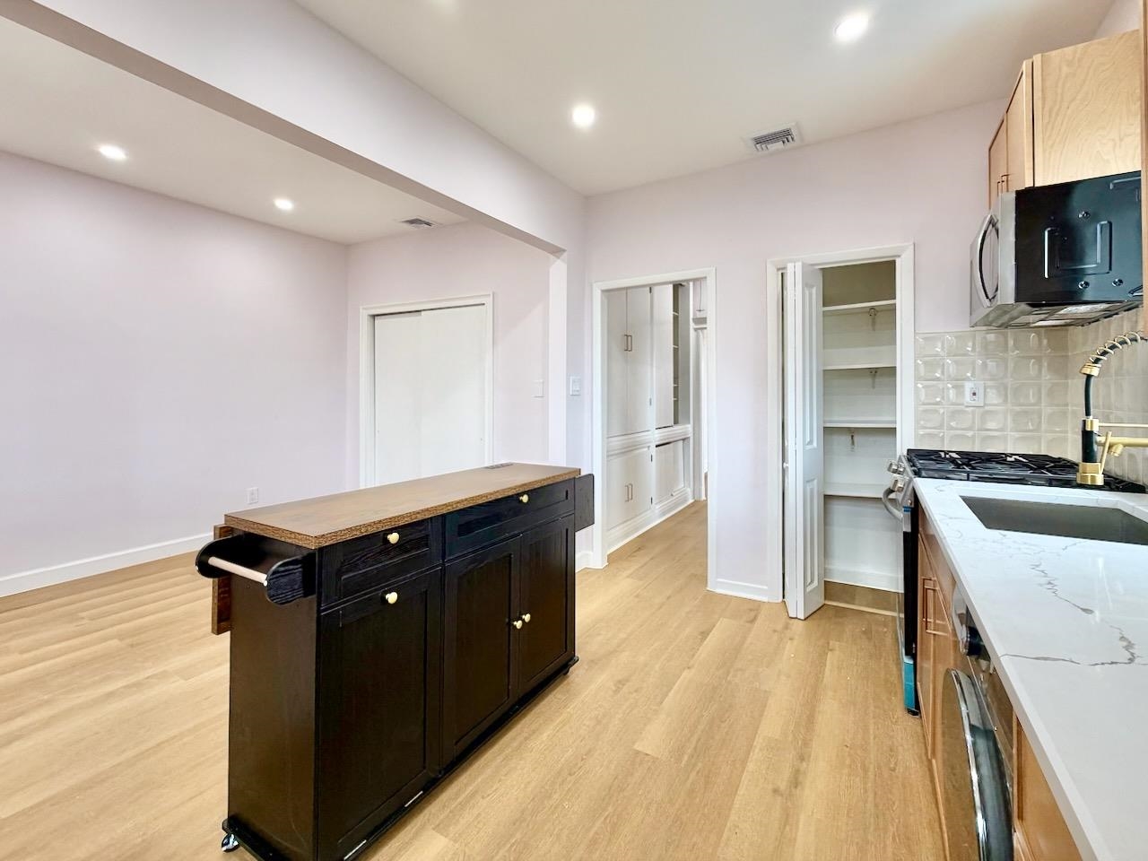 130 BEACH ST Unit: 2